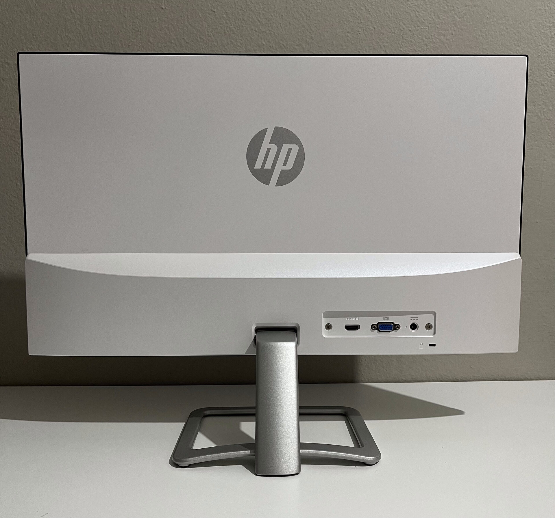 HP 22FW LED Monitor back