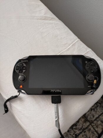 PS Vita Black 8GB + funda + cargador + 5 juegos caja original