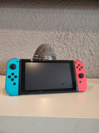 Nintendo Switch Vulnerable con caja + todos los accesorios  for sale