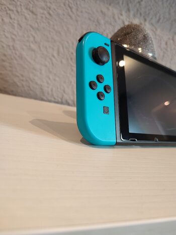 Nintendo Switch Vulnerable con caja + todos los accesorios 