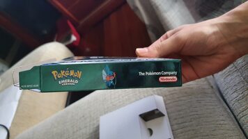Caja Pokemon esmeralda en perfecto estado