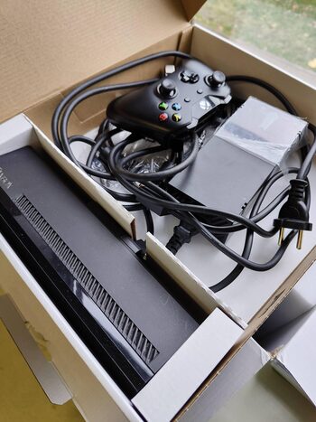 Xbox One, Black, 500GB su kinect ir Garantija for sale