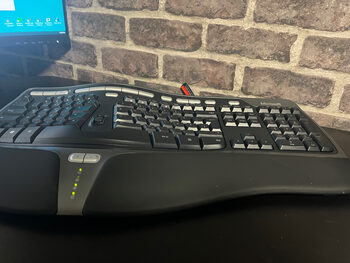 Redeem Microsoft Natural Ergonomic Keyboard 400