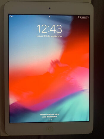 Apple iPad mini 2 16GB Wi-Fi Silver/White