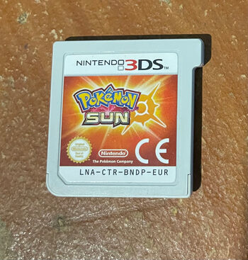 Nintendo 2DS rosa y blanca + Pokemon sol + New Stile Boutique 2