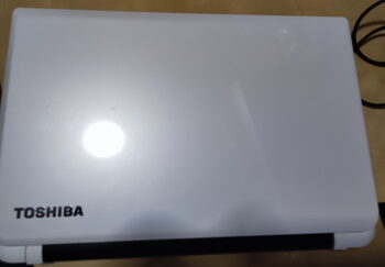 Portátil Toshiba Satellite L50-B con Intel i5, gráfica dedicada AMD r7 con 2GB, memoria 16GB