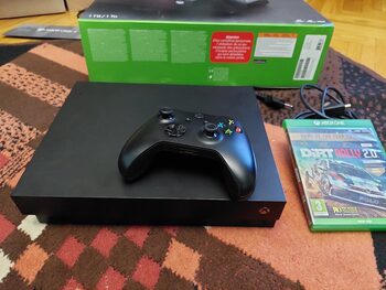 Xbox One X plius vienas žaidimas