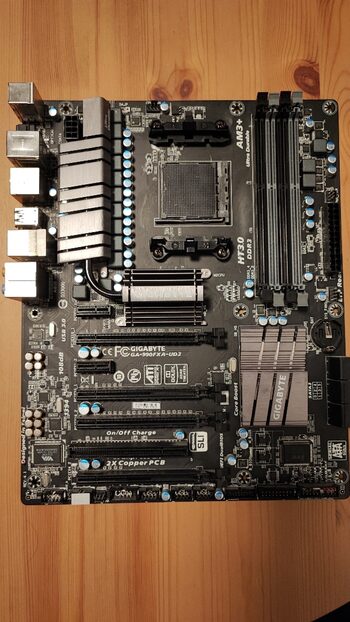 Gigabyte GA-990FXA-UD3 AMD 990FX ATX DDR3 AM3+ 4 x PCI-E x16 Slots Motherboard