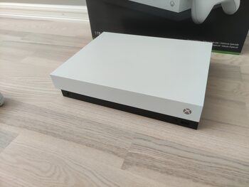 XBOX ONE X 1TB SPECIAL EDITION+ 2 ZAIDIMAI