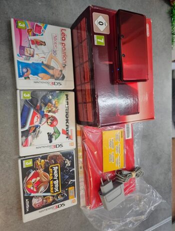 Nintendo 3ds color rojo, con caja y juegos
