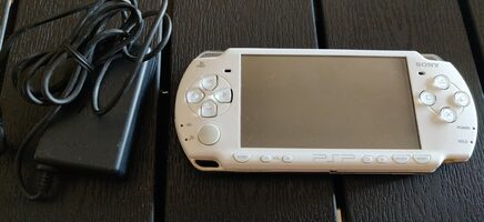 PSP blanche avec jeux