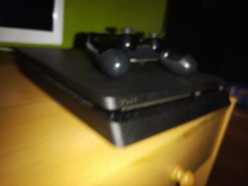 Se filtra imagen de la PS4 junto a sus accesorios