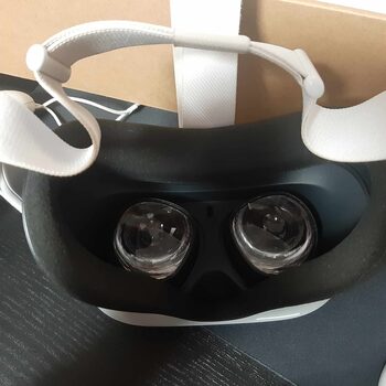 Oculus quest 2 64 gb for sale