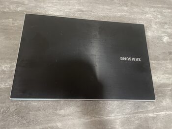 Get Samsung NP300V5A i5 6GBRAM 120 SSD su skilusia matrica