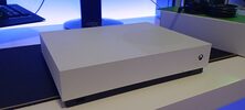 Xbox One S All-Digital, White, 1TB, 2 Mandos