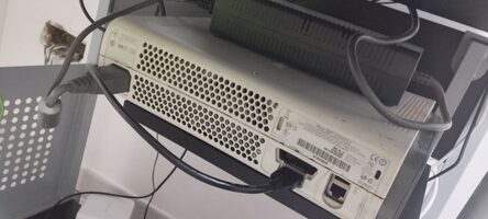 Microsoft Xbox 360 White Console System Bundle W/ 20GB HDD, Controller, Tested