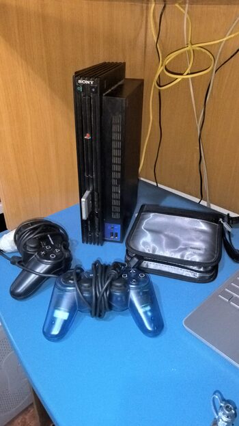 PS2 con juegos y 2 mandos
