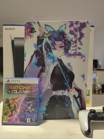 PlayStation 5, Vinilo Kimetsu no Yaiba , 825GB + Ratchet & Clank: Una dimensión 