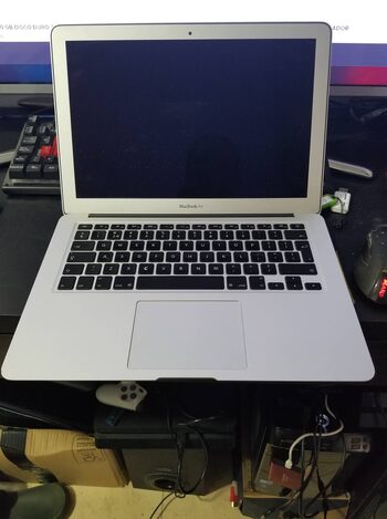 MacBook Air 2010 sin cargador ni disco duro 