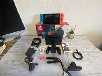Nintendo Switch con regalos y sus accesorios 