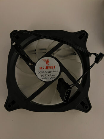 3 vienetai of Hornet DC Brushless FAN 12V 0,2A ir 1 vienetqs of Deep Cool ventiliatoriai