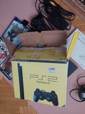 Playstation 2 slim su orginale dėže, 4 žaidimais.