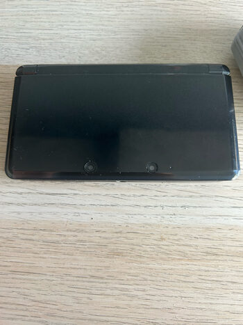 nintendo 3DS negra+ cargador