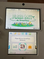 Consola Nintendo 2DS roja y blanca con caja