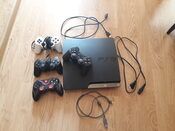 PS3 Slim 120GB + 4 pulteliai + visi laidai