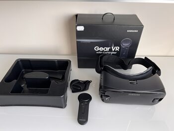 Oculus Samsung Gear VR with Controller for sale