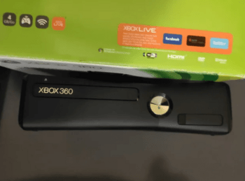  Consola Xbox 360 Slim 4GB con Caja y DJ HERO