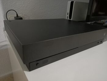 Xbox One X, MUY NUEVA, Black, 1TB for sale