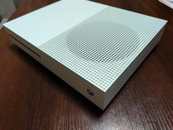 Xbox One S, White, 1TB 2 pultai.
