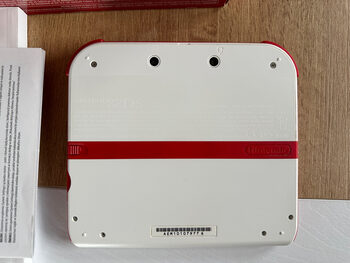 Consola Nintendo 2DS roja y blanca con caja