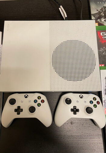 Xbox One S konsolė. 2 kontroleriai. 13 žaidimu. (Vilnius)(Lietuva)