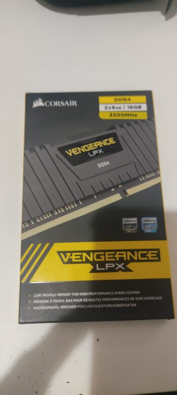 Corsair Vengeance LPX 16 GB (2 x 8 GB) DDR4-3200 Red PC RAM