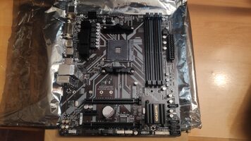 Gigabyte B450M DS3H AMD B450 Micro ATX DDR4 AM4 2 x PCI-E x16 Slots Motherboard