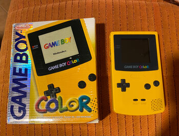 game boy color amarilla en caja