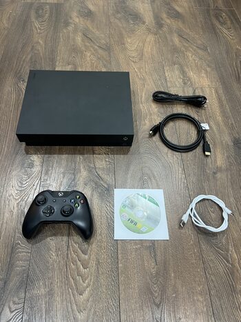 Xbox One X, Black, 1TB/žaidimas