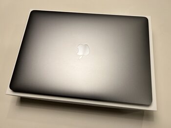 MacBook Pro 13" i5 3.1GHz dual-core / 8GB RAM / 512GB SSD / Intel Iris Plus 650 / Space Grey