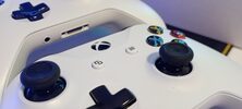 Xbox One S All-Digital, White, 1TB, 2 Mandos