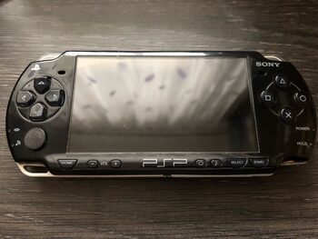 Playstation PSP 2004 su žaidimu