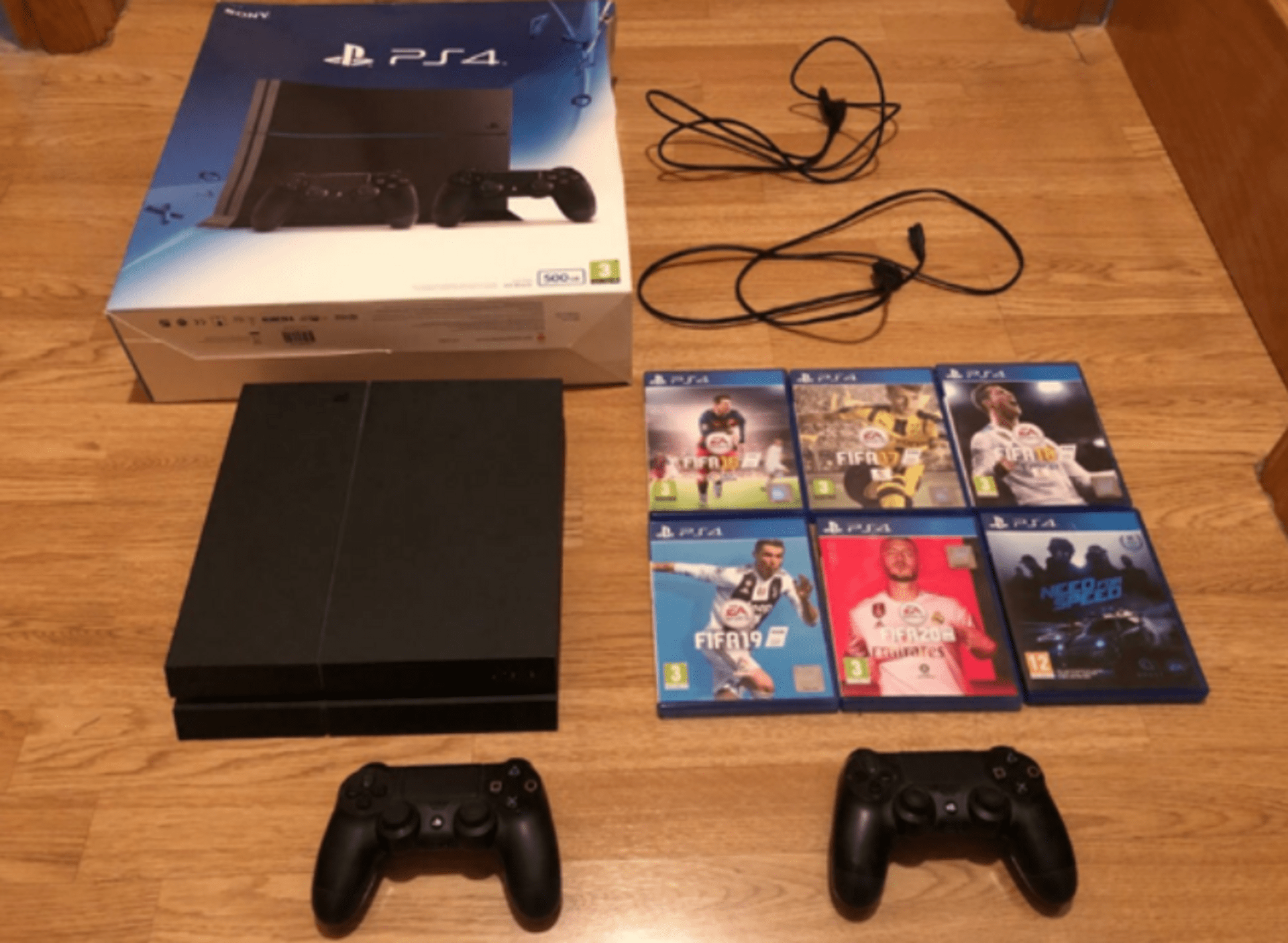 PlayStation 4 (PS4) - Consola 500 Gb + 2 Mandos Dual Shock 4 (Edición  Exclusiva ) - nuevo chasis F [Spagna] : : Videogiochi