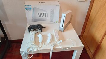 Wii+2 Wiiimotes & Nunchuks+Mando pro+Wii Sport