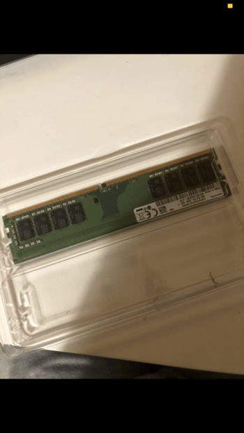 Samsung 8 GB (1 x 8 GB) DDR4-2400 Green PC RAM