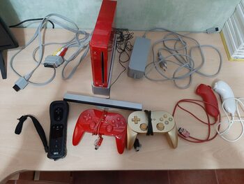 Nintendo WII Roja + accesorios y Videojuegos