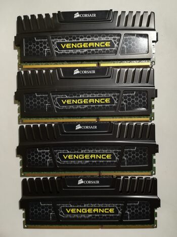 Corsair Vengeance 16 GB (4x 4 GB) DDR3-1600 Black / Gold PC RAM