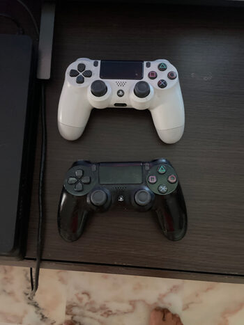 Ps4+2 mandos + 5 juegos 