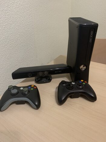 Xbox 360 + Kinect + 2 mandos