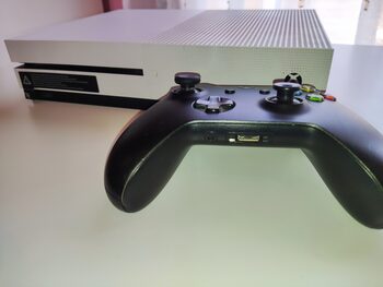 Xbox One S BLANCA 1TB + MANDO NEGRO